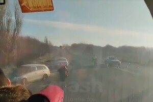 У «ДНР» вантажівка російських окупантів розчавила маршрутку: багато загиблих (відео)