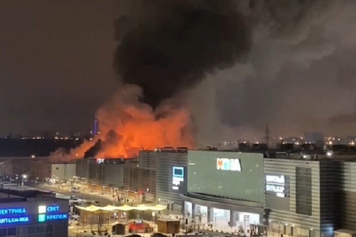 У Москві спалахнув торговий центр «Мега Хімки» (відео)