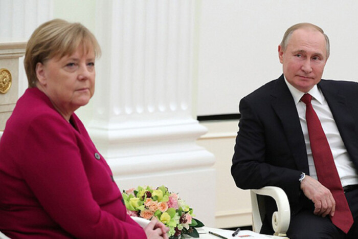 Путін емоційно відреагував на заяву Меркель про справжню мету Мінських угод