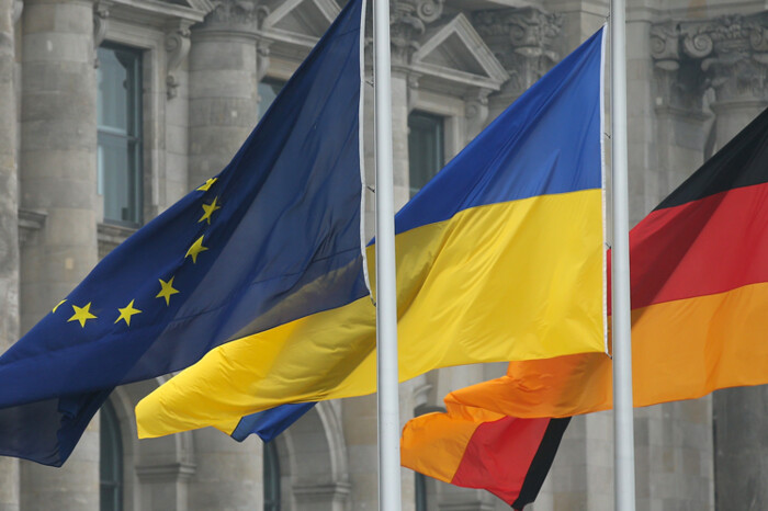 Федеральний уряд: Німеччина визнає право українців влучати по військових цілях у Росії