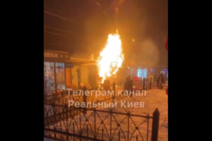 У Києві поблизу станції метро «Деміївська» вибухнув кіоск (відео)