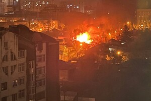 Місто у вогні. Окупований Донецьк потрапив під обстріл (фото, відео)