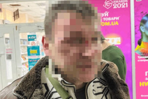 У київському торговому центрі продавець влаштував стрілянину