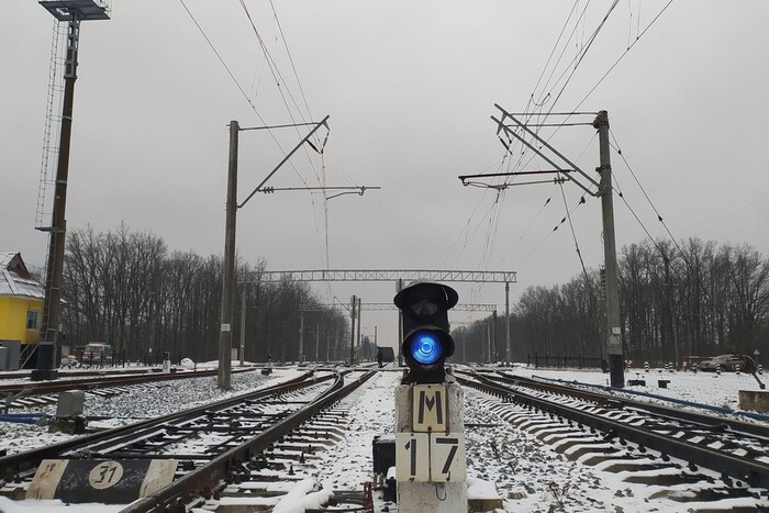 Негода в Україні: «Укрзалізниця» повідомила про затримку поїздів