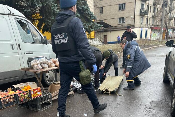 Росіяни вдарили по продовольчому ринку в Гірнику: багато поранених (фото)
