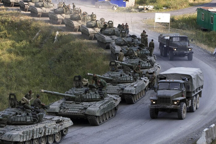 Россияне в Беларуси перетягивают технику ближе к границе с Украиной