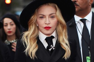 Мадонну, Серену Вільямс та інших зірок звинуватили у гучному шахрайстві на рекламі
