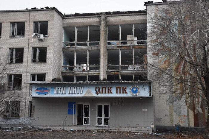 Рашисти обстріляли Краматорськ, влучили в інститут (фото, відео)