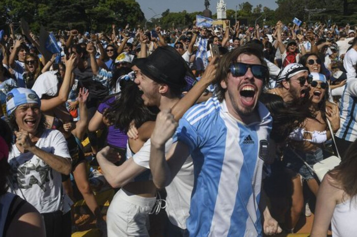 Як Буенос-Айрес святкував вихід збірної Аргентини у фінал мундіалю (фото)