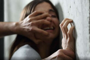 Примусове оголення, зґвалтування: поліція повідомила про злочини окупантів на Херсонщині