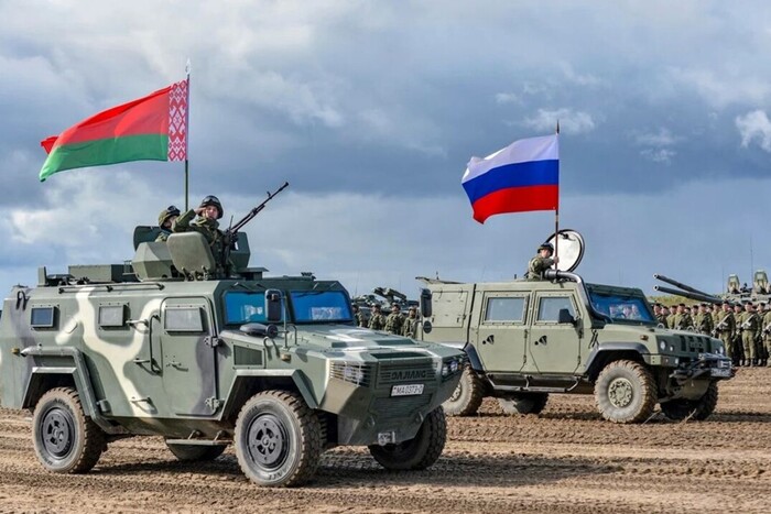 Військові навчання в Білорусі: британська розвідка оцінила ймовірність наступу