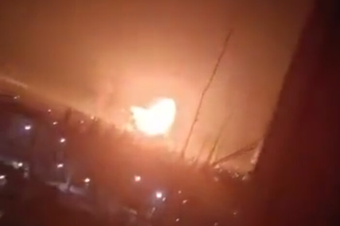 В окупованій Кадіївці пролунав гучний вибух: детонує склад боєприпасів (відео)