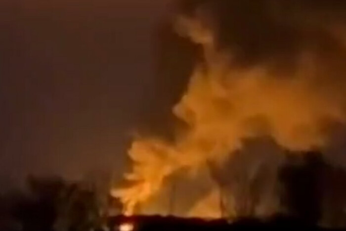У Бєлгороді та містах окупованого Криму лунають вибухи (відео)