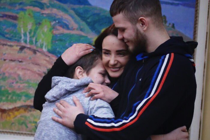 Україна повернула двох дітей, яких незаконно утримували окупанти