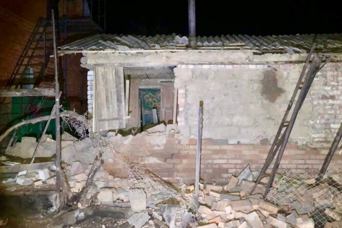Нічна атака на Нікополь: є постраждалий та руйнування (фото)