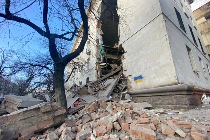 Ворог вдарив по будівлі Херсонської ОВА: Банкова показала наслідки 