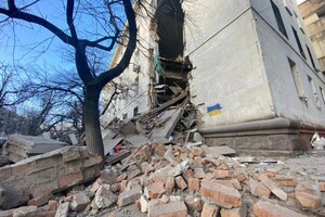 Ворог вдарив по будівлі Херсонської ОВА: Банкова показала наслідки 