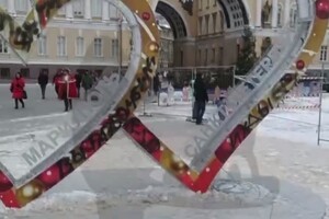 Скандал у Санкт-Петербурзі. Знак «братерства» з Маріуполем розібрали (відео)