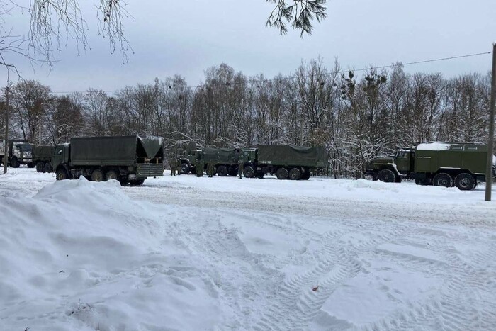 Росіяни в Білорусі перекидають техніку ближче до кордону з Україною