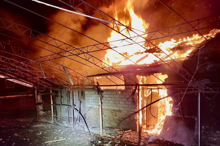 Изуродованные дома и авто. Оккупанты из «Градов» атаковали Днепропетровщину (фото)