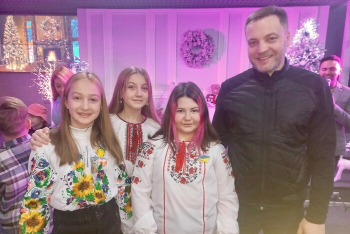МВС нагородило трьох школярок-волонтерок із Вінниччини (фото)