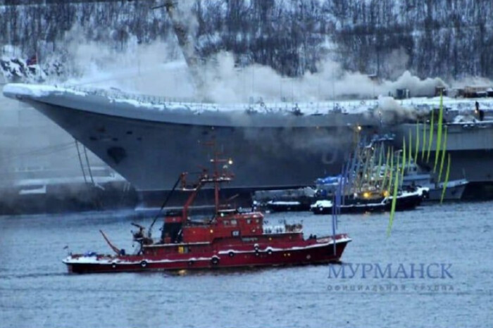 У Росії спалахнула пожежа на єдиному авіаносці «Адмірал Кузнєцов» (фото)