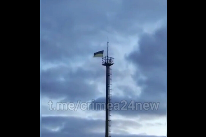 У Криму переполох: на півночі півострова вже майорить синьо-жовтий стяг (відео)