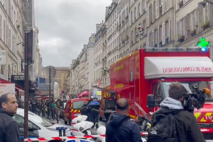 У Парижі чоловік влаштував стрілянину, є загиблі (відео)