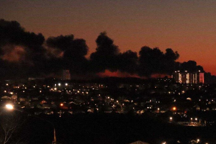 На аеродромі в російському Курську знову пролунали вибухи