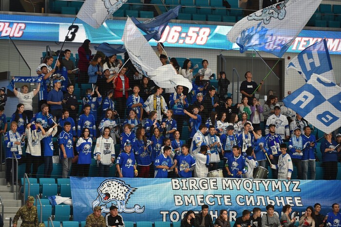 «Это неприемлемо». Российский хоккеист возмутился, что в Казахстане не уважают гимн РФ