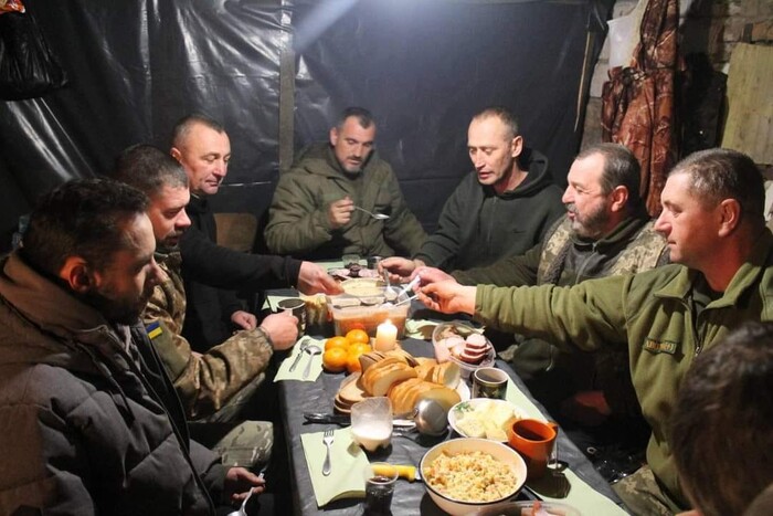 Різдво на передовій. Як святкують українські військові (фото, відео)