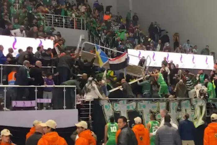 У Єгипті під час матчу обрушилася трибуна з уболівальниками. Постраждали 27 людей (відео)