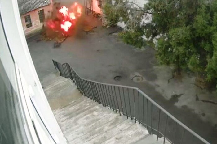 Росіяни обстріляли дві лікарні в Херсоні, з’явилося відео «прильоту»