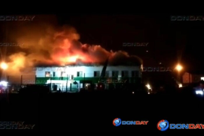 У Ростовський області вночі згоріла казарма (відео)