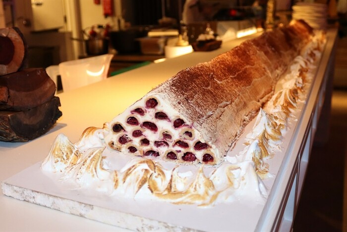 Найдовший торт. Українці у Дубаї встановили світовий рекорд (фото)