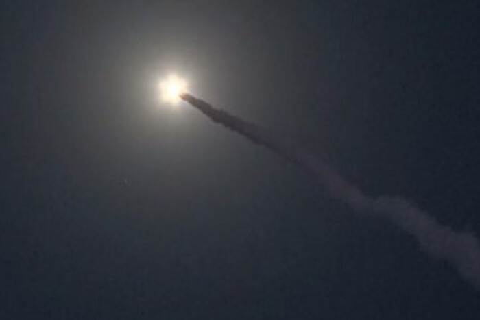 Вечірня атака «Шахедів»: у Дніпрі лунають вибухи (фото, відео)