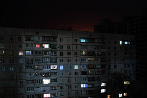Після ворожої атаки дронів у Харкові почалась пожежа (фото)