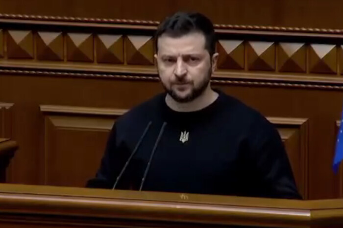 Зеленський під оплески депутатів розповів, що Кримський міст все частіше працює на виїзд