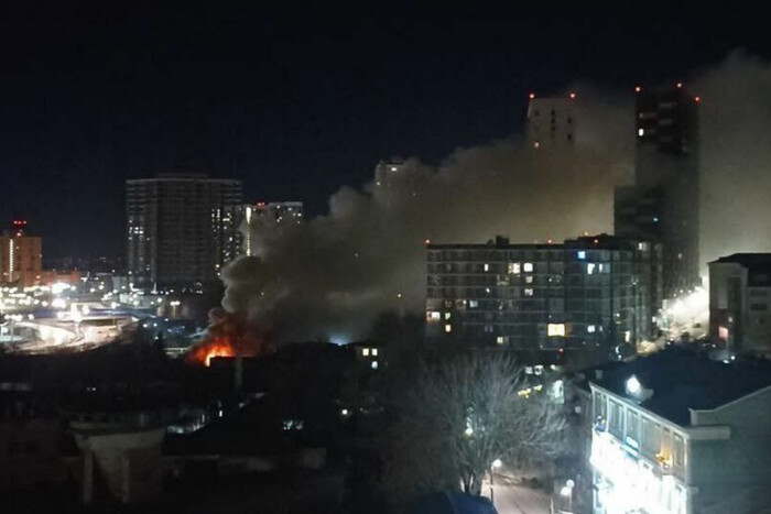 Масштабна пожежа спалахнула біля вокзалу в Ростові (фото)