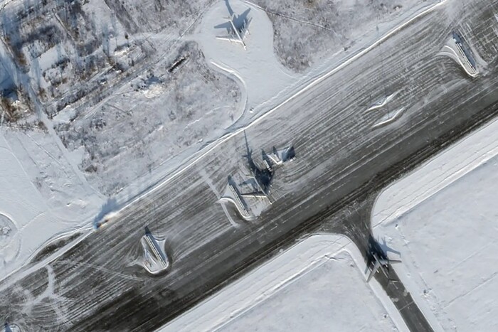 З'явилися супутникові знімки російської авіабази у Енгельсі (фото)