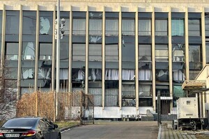 Уламки російської ракети упали на стадіон у Києві