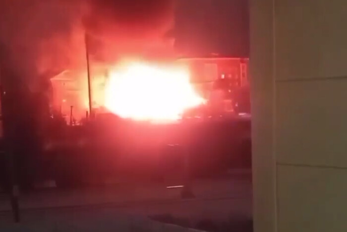 Вибух в російському Омську: на місці події спалахнула пожежа (відео)