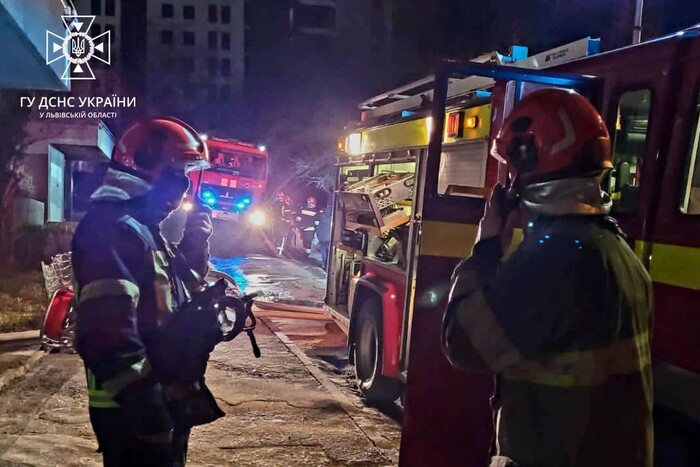Пожежа у львівській багатоповерхівці: рятувальники евакуювали 47 людей (фото)