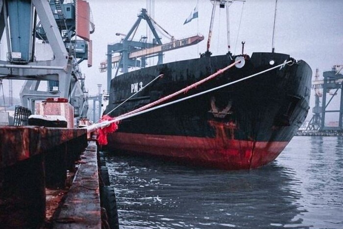 Росіяни перетворили морський порт Маріуполя на військову базу – радник мера