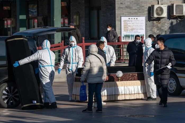 Спалах Covid-19 в Китаї: крематорії не справляються