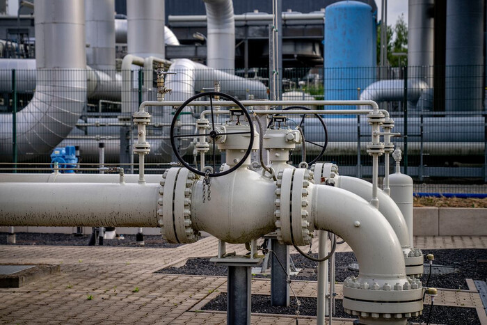 Впервые с 2021 года: цена газа в Европе упала ниже $700 за тысячу кубометров