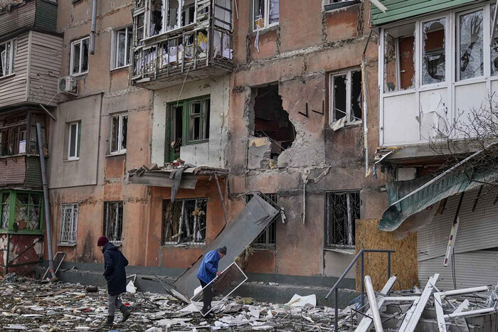 Окупанти вивозять із Маріуполя до РФ будматеріали зруйнованих будинків