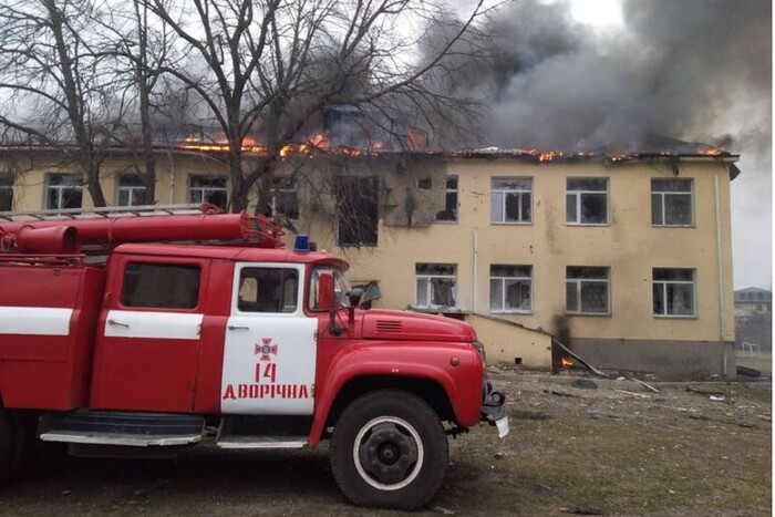 Пожежа в ліцеї, поранений пенсіонер: наслідки ворожої атаки на Харківщину (фото) 