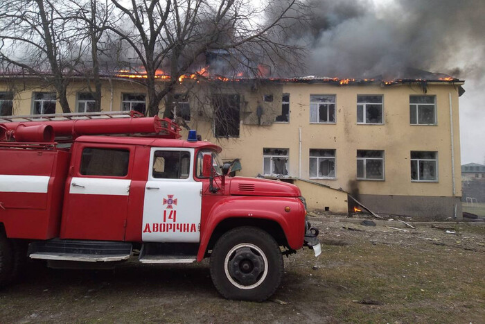 Пожар в лицее, ранен пенсионер: последствия вражеской атаки на Харьковщину (фото)