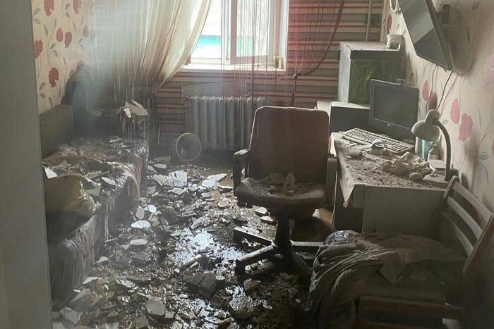 Окупанти влучили в житлові будинки та лікарню у Кураховому: фото руйнувань